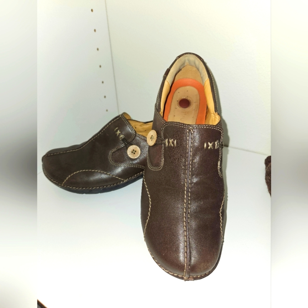 Clark’s Structured Loop Slip-On Loafers 7.5W. Wide